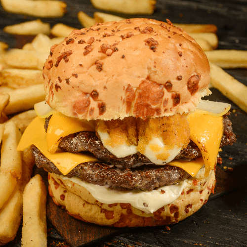 Hamburguesa dorada clásica doble
